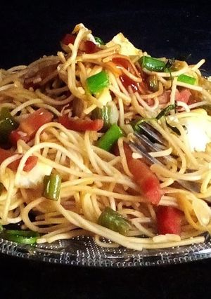 এগ মিক্স ভেজ চাউমিন (egg mix veg chow mien recipe in bengali) রেসিপির প্রধান ছবি