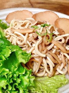 Hình của món Mỳ đậu hũ xào nấm.