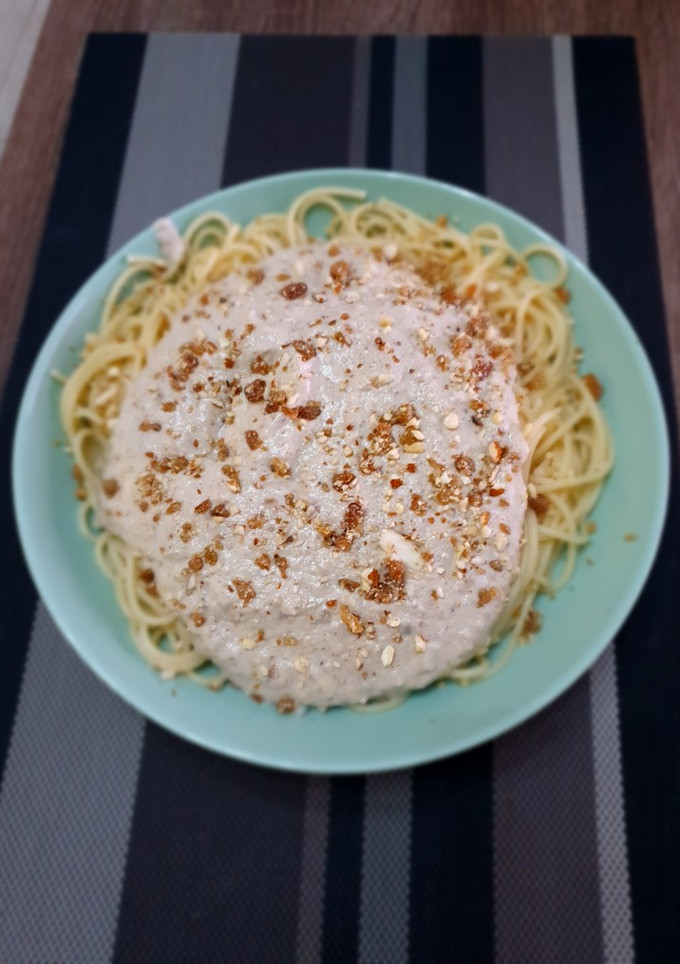Una foto de Spaguetis con salsa de almendras y puerro