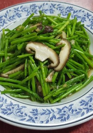 รูปของ หน่อไม้ฝรั่งผัดเห็ดหอมสด #กินผักรักสุขภาพ3
