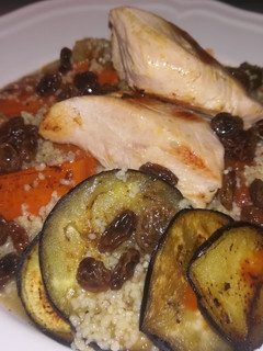 Una foto de Cus cus con pavo y verduras