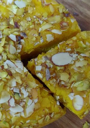 A picture of Semolina mango cake.