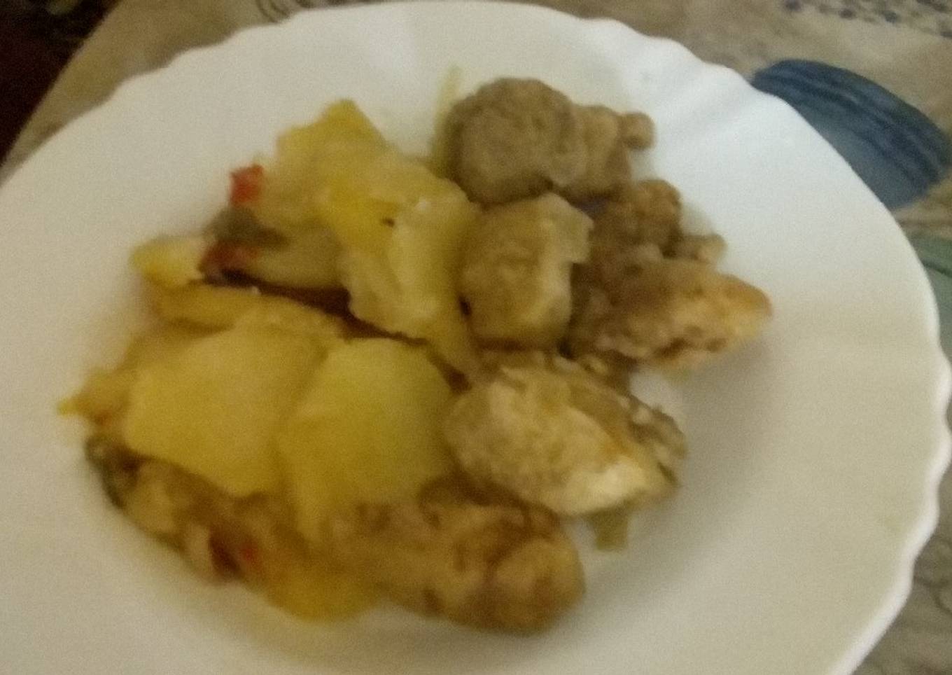 Pechuga de pollo adobado con patatas al horno