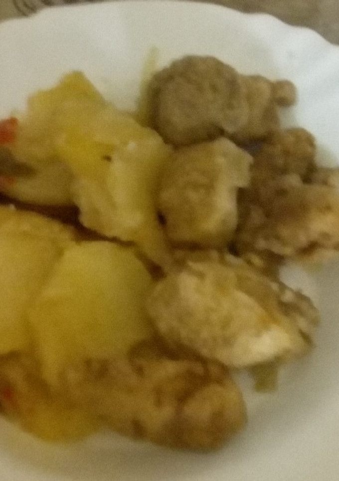 Una foto de Pechuga de pollo adobado con patatas al horno