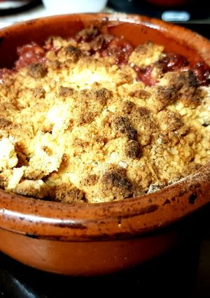 A picture of My Cherry Crisp Crumble.