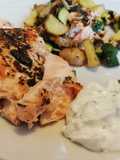 Salmone aromatizzato con salsa yogurt