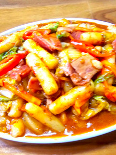 培根辣炒韓國年糕(創意料理) 的食譜成品照片