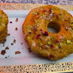 A picture of Gulab jamun doughnuts.