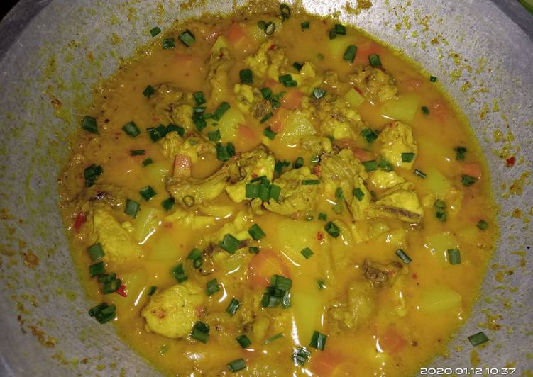 Kari ayam kentang wortel endul 😋😋