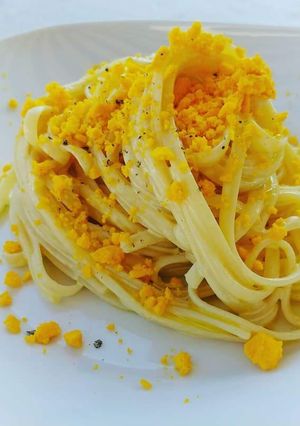 Foto di Linguine mimosa, con crema di mascarpone, curcuma e pepe