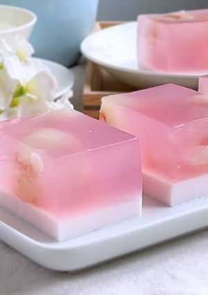 A picture of Lychee Jelly Cake.