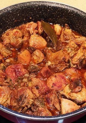 Una foto de Pollo al ajillo con llanegas