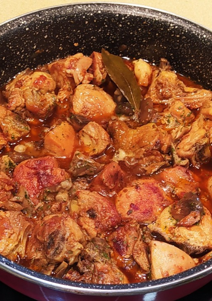 Una foto de Pollo al ajillo con llanegas
