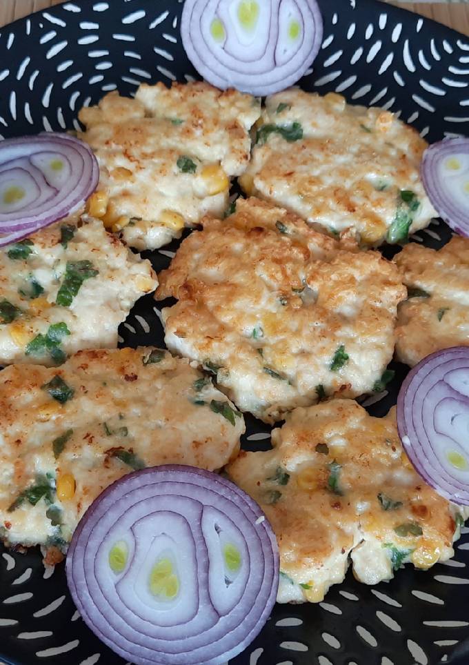 Курячі котлети з кукурудзою та сиром