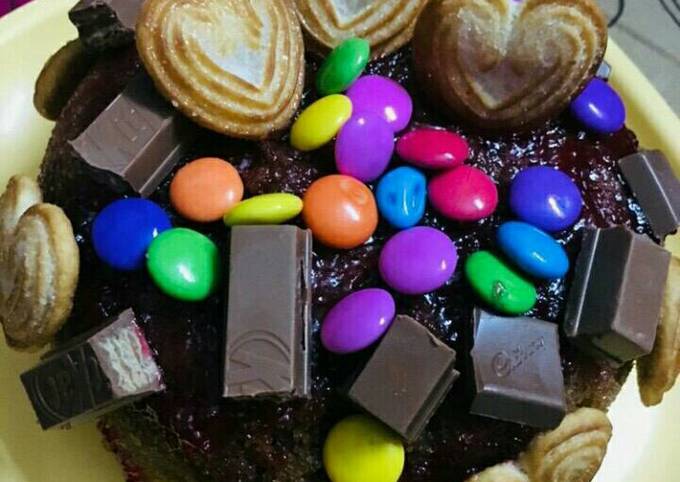 Recipe of Super Quick Lockdown chocolate kitkat cake