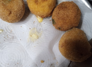 Una foto de Bombas de papa rellenas