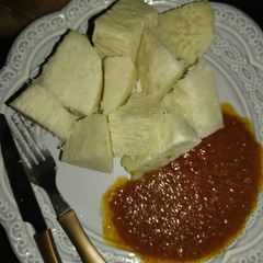 A picture of Boil yam and stew😊.