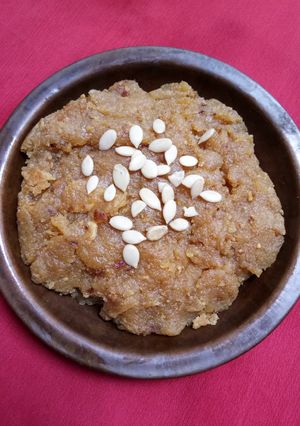 A picture of Creamy Gram Flour Halwa.