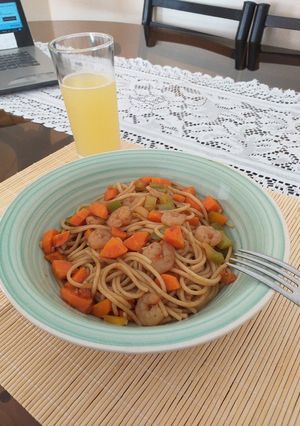 Una foto de Fetuccini con Camarones