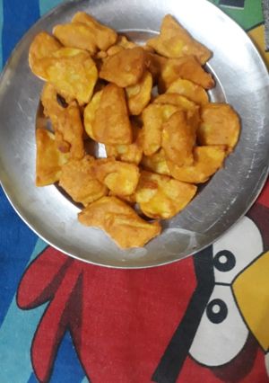 आलू के पकौड़े (aloo ke pakode recipe in hindi) रेसिपी मुख्य फोटो