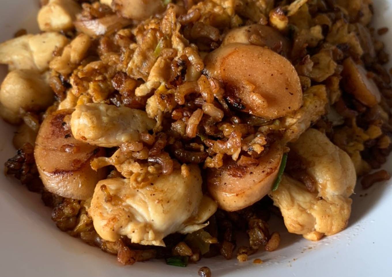 Nasi merah goreng ayam sosis