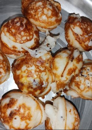 குழிப்பணியாரம்(kulipaniyaram recipe in tamil) செய்முறை முக்கிய புகைப்படம்