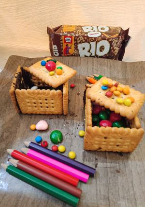 A picture of Edible biscuits candy box.