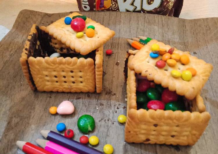 Edible biscuits candy box