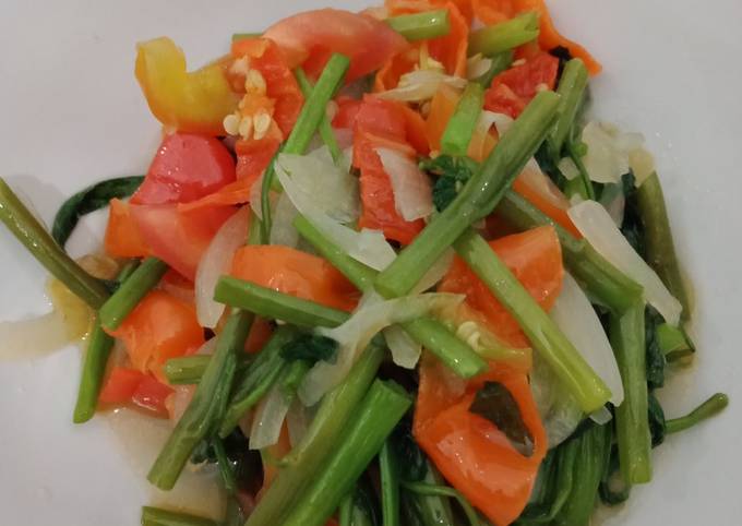 Resep Tumis kangkung campur rica toraja yang Lezat