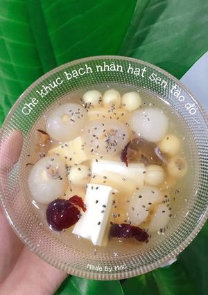 Hình của món Chè khúc bạch nhãn lồng hạt sen táo đỏ.