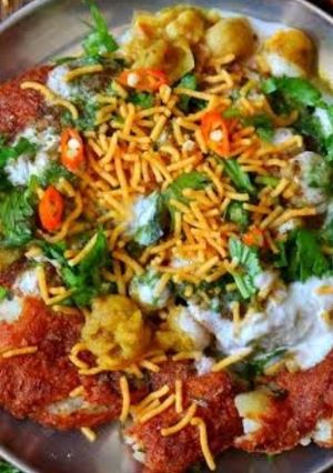 A picture of Aloo tikki chat.