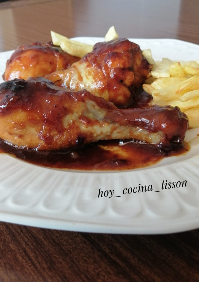 Una foto de Muslitos de pollo con Coca-Cola