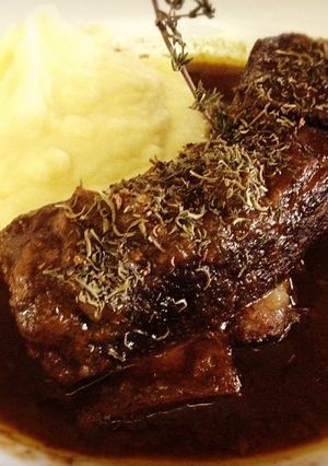 Una foto de ASADO CON VERDURAS AL VINO MALBEC