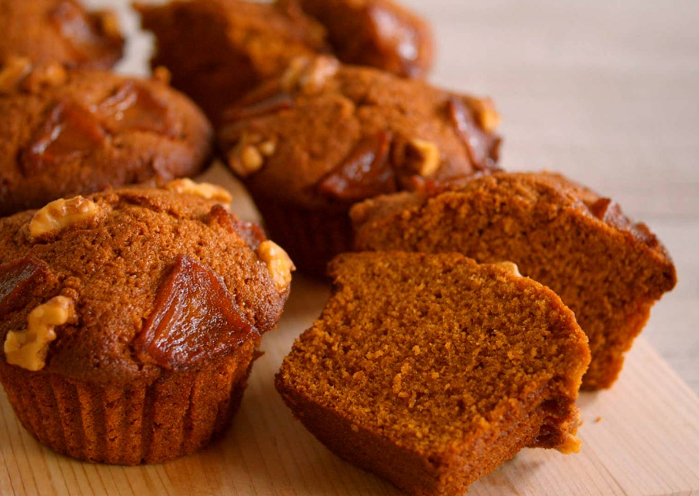 Caramel Muffins, Top with caramel apple and walnuts