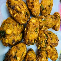 A picture of Mutter dal vada/masala vada.
