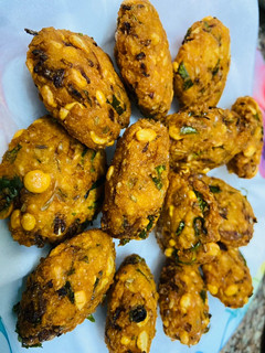 A picture of Mutter dal vada/masala vada.