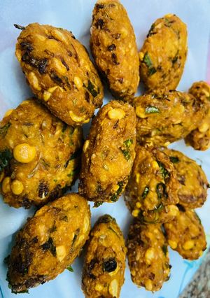 A picture of Mutter dal vada/masala vada.