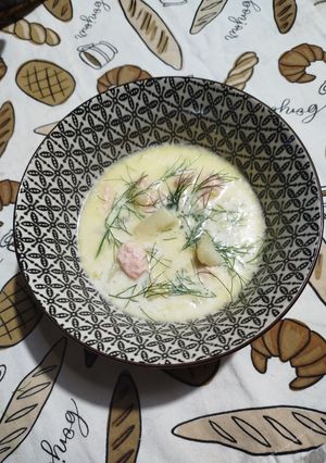 Foto di Zuppa cremosa "alla scandinava" di patate & porri con salmone e finocchietto