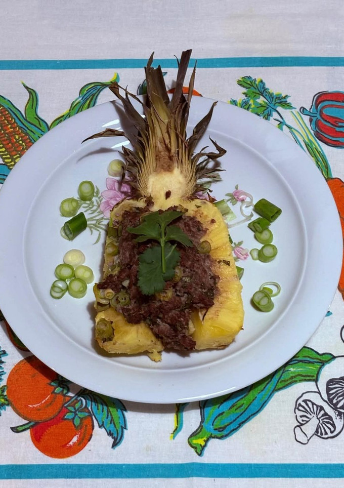 Marhahússal töltött ananász recept fotója