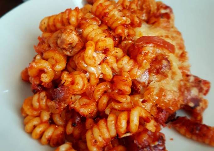 Chicken and tomato pasta bake