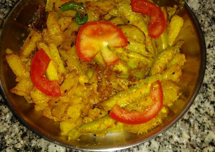 Recipe: Tasty Aloo and potolar chorchori