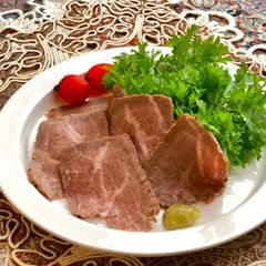 A picture of Roasted Beef cooked in rice cooker.