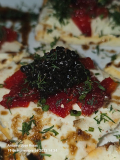 Una foto de Tosta de pimiento rojo caramelizado