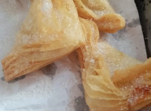 Una foto de Pasteles fritos🥰