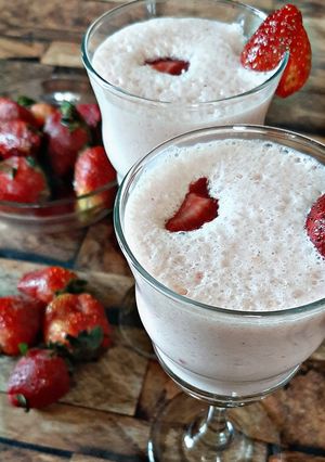 A picture of Refreshing Strawberry milkshake.