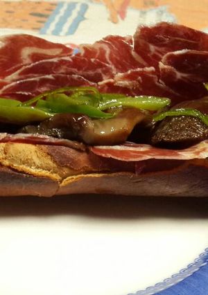 Foto principal de Bocata de jamón y setas
