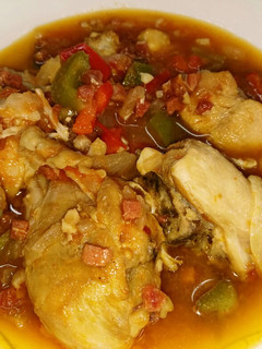 Una foto de Pollo al chilindrón