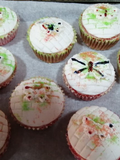 Una foto de Muffin de Red Velver y fondant relleno de dulce de leche