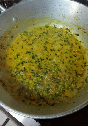 A picture of Methi malai matar.