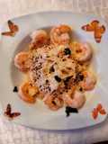 Fettuccine base de konjak al alfredo con camarones. Keto